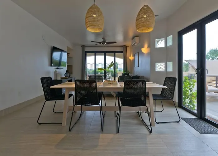 Marbella Lane - Stylish Private Oceanviews Holiday home