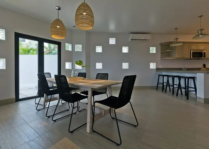 Marbella Lane - Stylish Private Oceanviews Holiday home