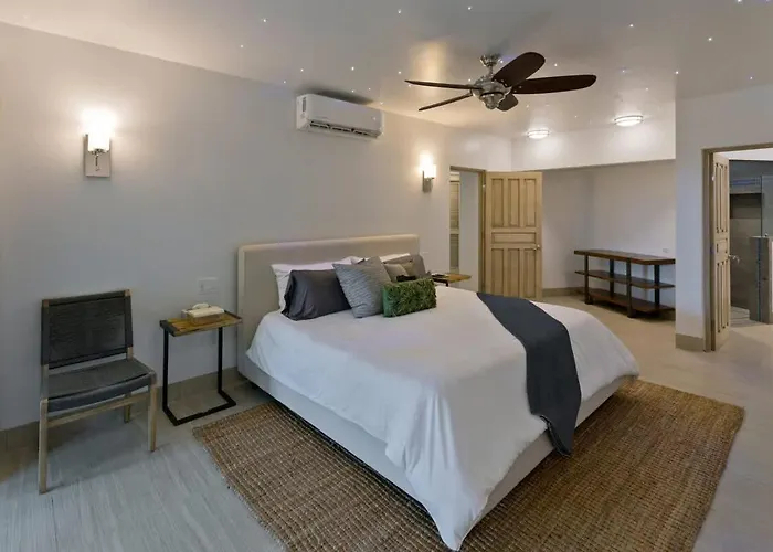Marbella Lane - Stylish Private Oceanviews Holiday home